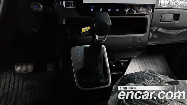 Hyundai Staria 2025 — Photo 9/20