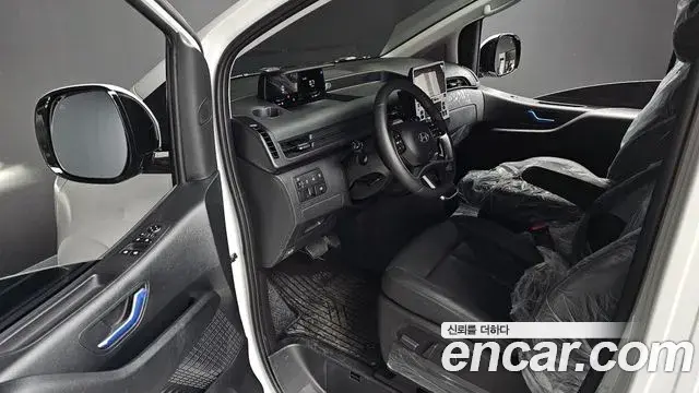 Hyundai Staria 2025 — Photo 11/20