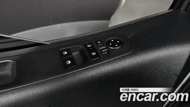 Hyundai Staria 2025 — Photo 17/20