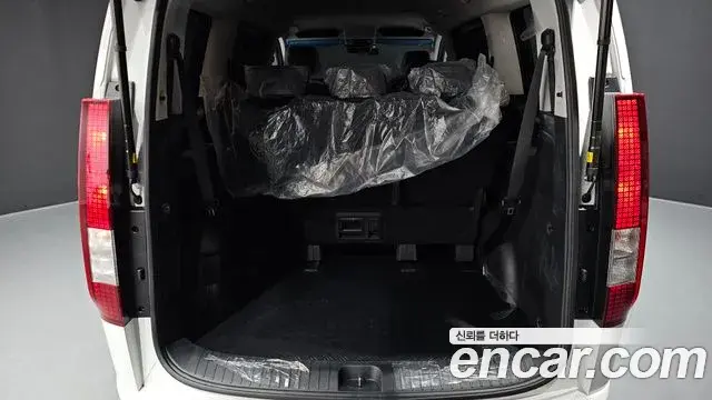 Hyundai Staria 2025 — Photo 20/20