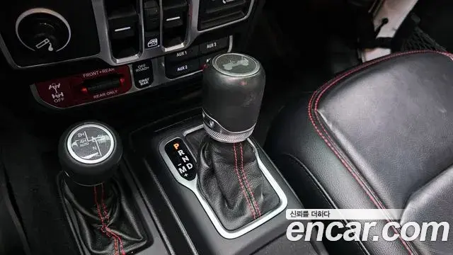 Jeep Wrangler 2021 — Şəkil 16/20