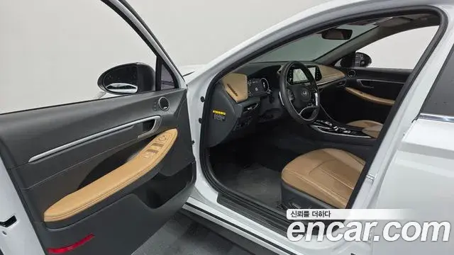 Hyundai Sonata Hybrid 2020 — Photo 2/20