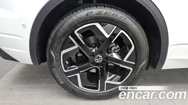 Volkswagen Touareg 2025 — Photo 18/20