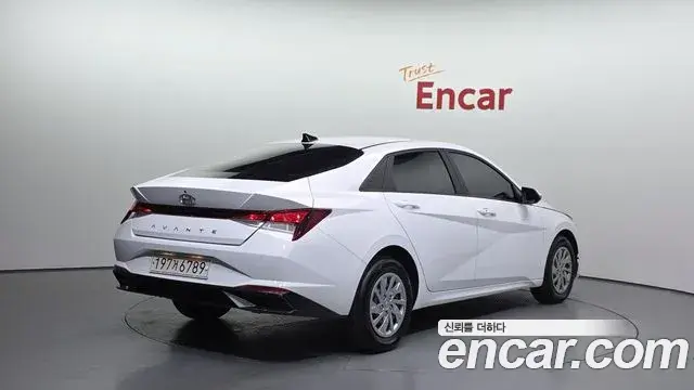 Hyundai The New Avante Hybrid 2022 — Photo 16/20