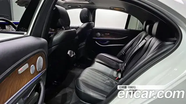 Mercedes-Benz E-Class 2019 — Şəkil 20/20