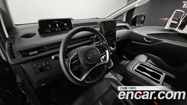 Hyundai Staria 2023 — Photo 5/20
