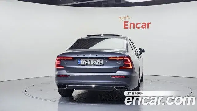 Volvo S60 2021 — Photo 6/20