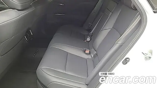 Toyota Crown Crossover 2024 — Şəkil 12/18