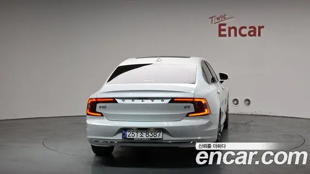 Volvo S90 2021 — ფოტო 14/20