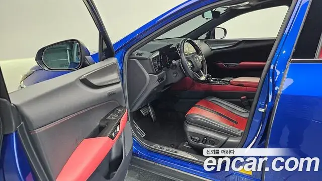 Lexus NX450h+ 2022 — Photo 8/20