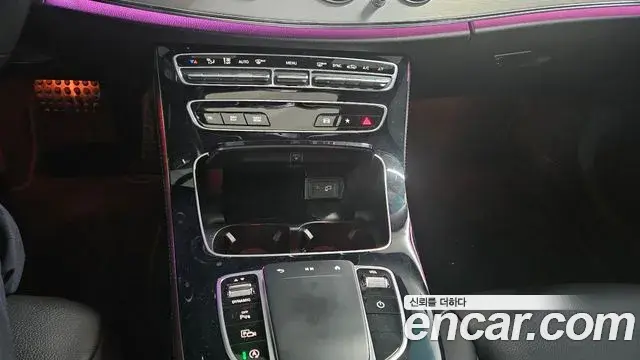 Mercedes-Benz E-Class 2020 — Photo 16/20