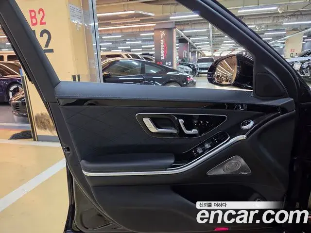 Mercedes-Benz S-Class 2022 — Photo 12/20