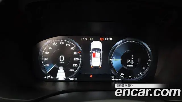 Volvo XC60 2021 — ფოტო 9/20