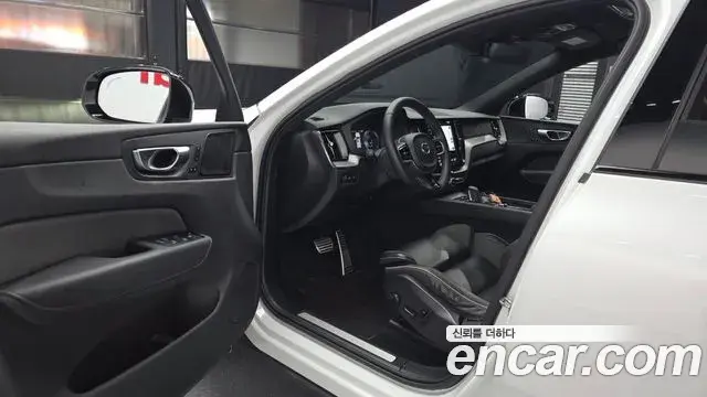 Volvo XC60 2021 — ფოტო 5/20