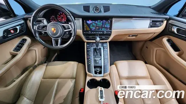 Porsche Macan 2021 — Фото 7/20
