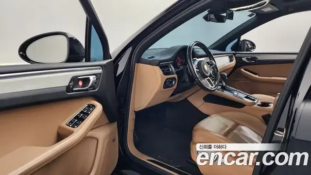 Porsche Macan 2021 — Фото 10/20