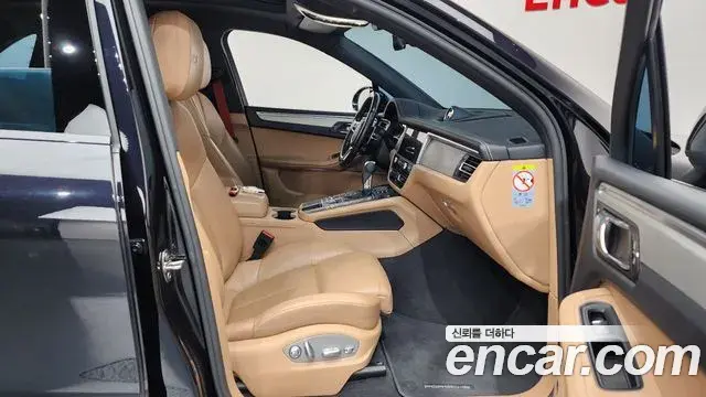 Porsche Macan 2021 — Фото 11/20