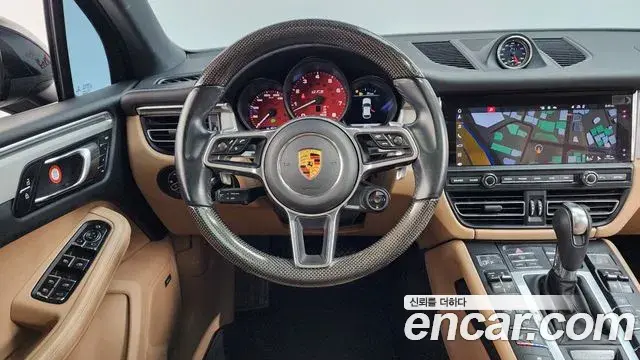 Porsche Macan 2021 — Фото 13/20