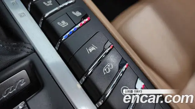 Porsche Macan 2021 — Фото 16/20
