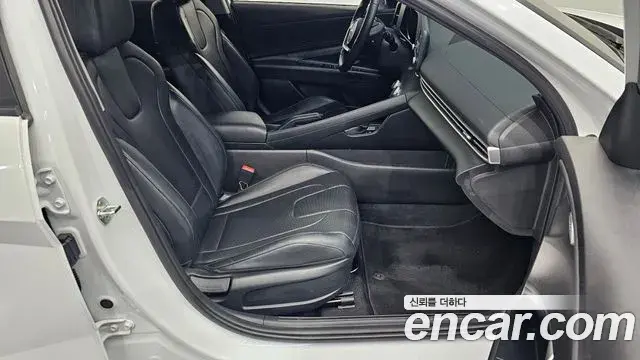 Hyundai The New Avante Hybrid 2022 — Photo 9/23