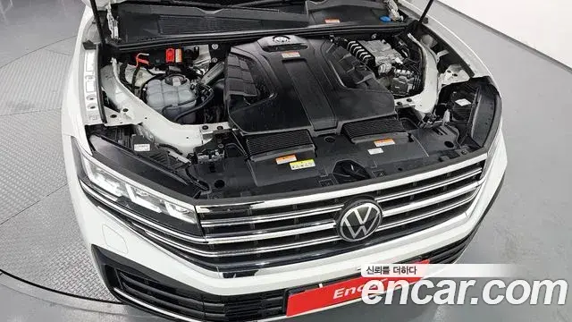 Volkswagen Touareg 2024 — Şəkil 31/38