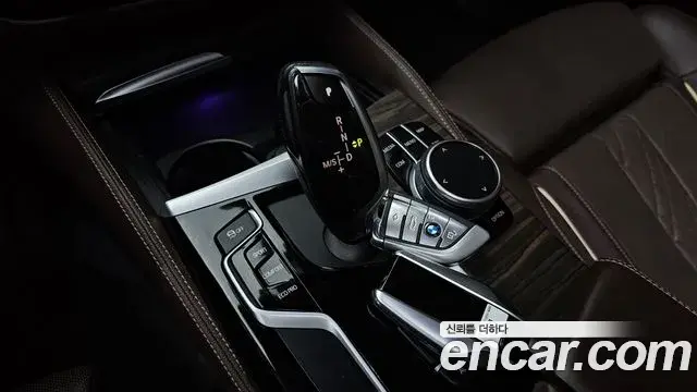 BMW 5 Series 2019 — Photo 15/20