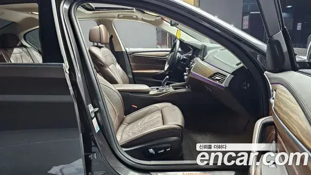 BMW 5 Series 2019 — Photo 2/20