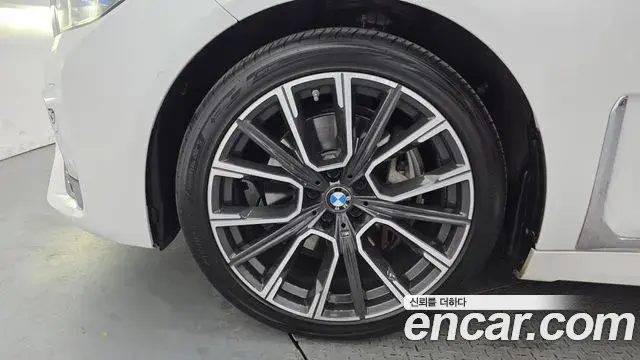BMW 7 Series 2021 — ფოტო 9/32