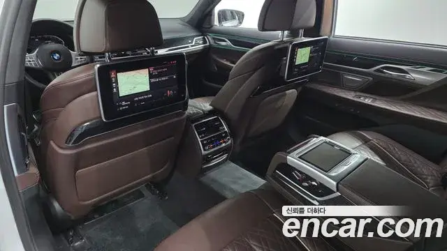 BMW 7 Series 2021 — ფოტო 16/32