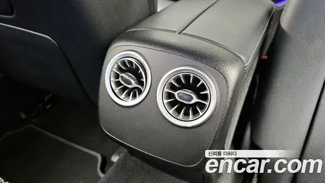 Mercedes-Benz E-Class 2021 — Photo 17/36