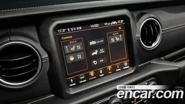 Jeep Wrangler 2021 — ფოტო 20/32