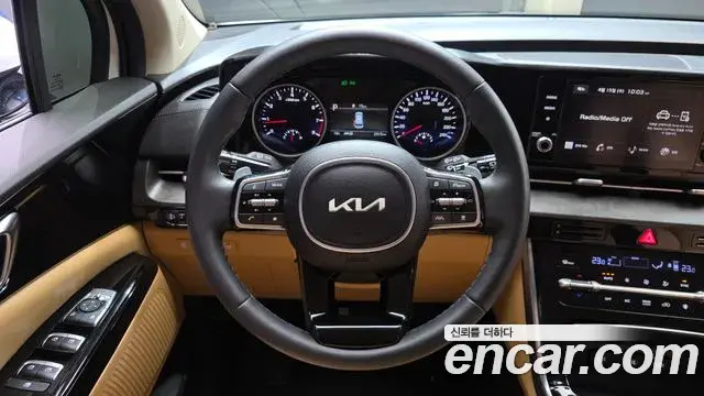 Kia Carnival 2023 — Photo 13/20