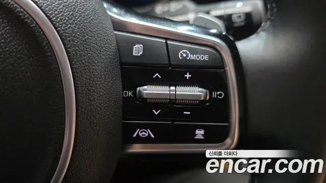 Kia Carnival 2023 — Photo 17/20