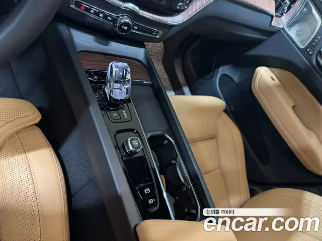 Volvo XC60 2024 — Photo 3/20