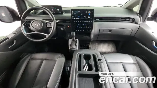 Hyundai Staria 2023 — ფოტო 15/32