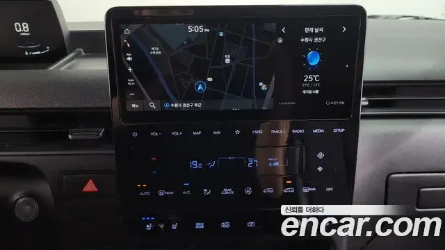 Hyundai Staria 2023 — ფოტო 11/32