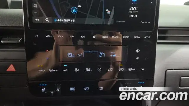 Hyundai Staria 2023 — ფოტო 22/32
