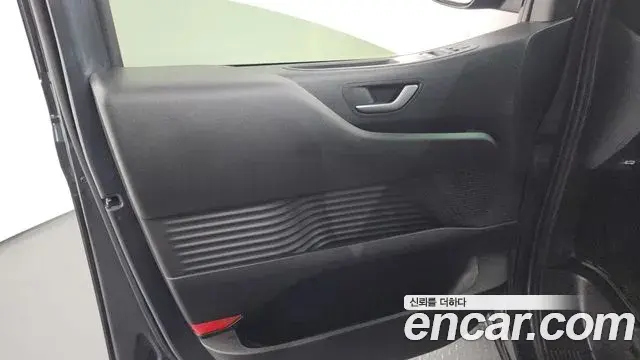 Hyundai Staria 2023 — ფოტო 14/32