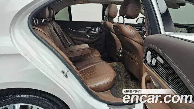 Mercedes-Benz E-Class 2020 — ფოტო 7/37