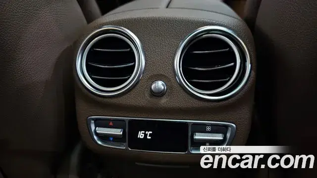 Mercedes-Benz E-Class 2020 — ფოტო 8/37