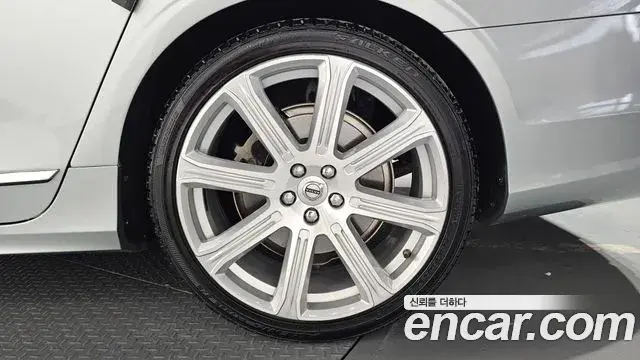 Volvo S90 2019 — Photo 3/32