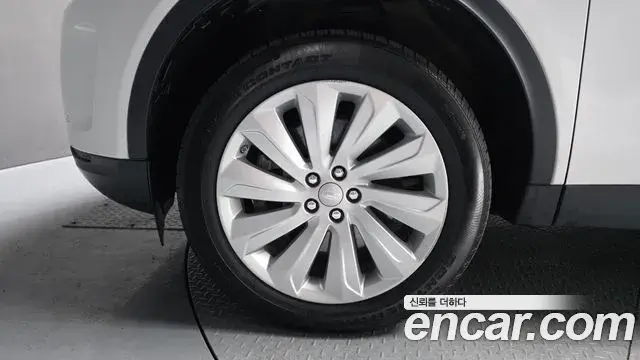 Land Rover Discovery Sport 2020 — Photo 28/33