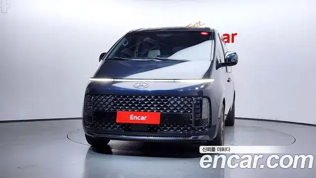 Hyundai Staria 2021 — ფოტო 1/33