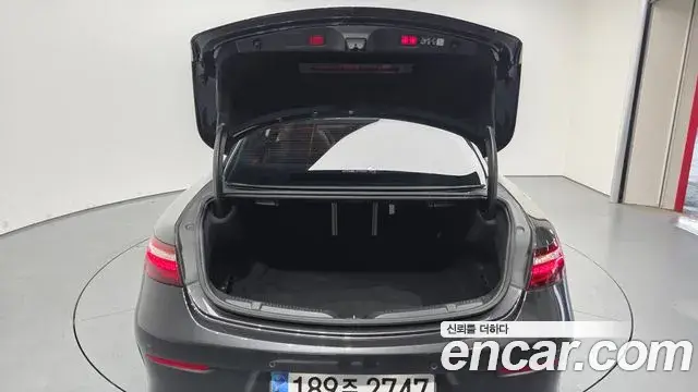 Mercedes-Benz E-Class 2023 — Şəkil 18/20