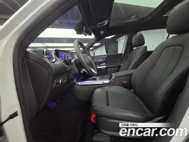 Mercedes-Benz EQB 2025 — Photo 3/15