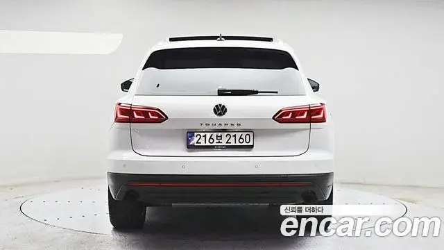Volkswagen Touareg 2023 — Photo 10/20