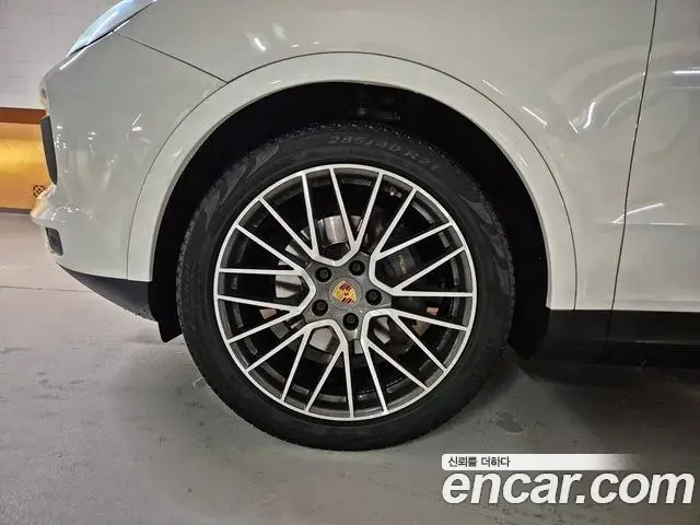 Porsche Cayenne 2019 — Photo 5/20