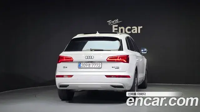 Audi Q5 2020 — Фото 4/20