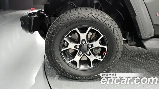 Jeep Wrangler 2018 — ფოტო 15/32