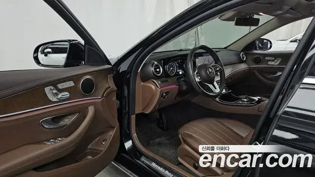 Mercedes-Benz E-Class 2020 — Фото 10/20
